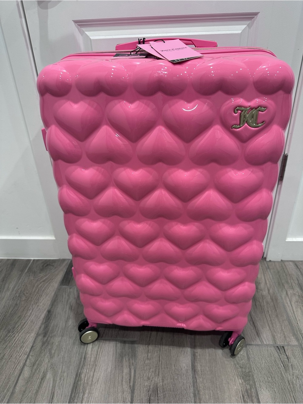 Juicy Couture BubbleGum Pink 29” Embossed Hearts Spinner Carry-on Suitcase. NEW✨